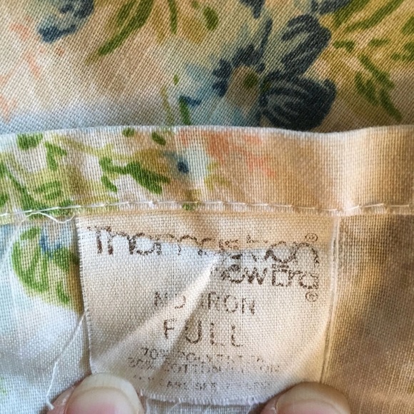 VTG Full Flat Bed Sheet - Beige with Blue Flowers -  Thomaston - Picture 3 of 3